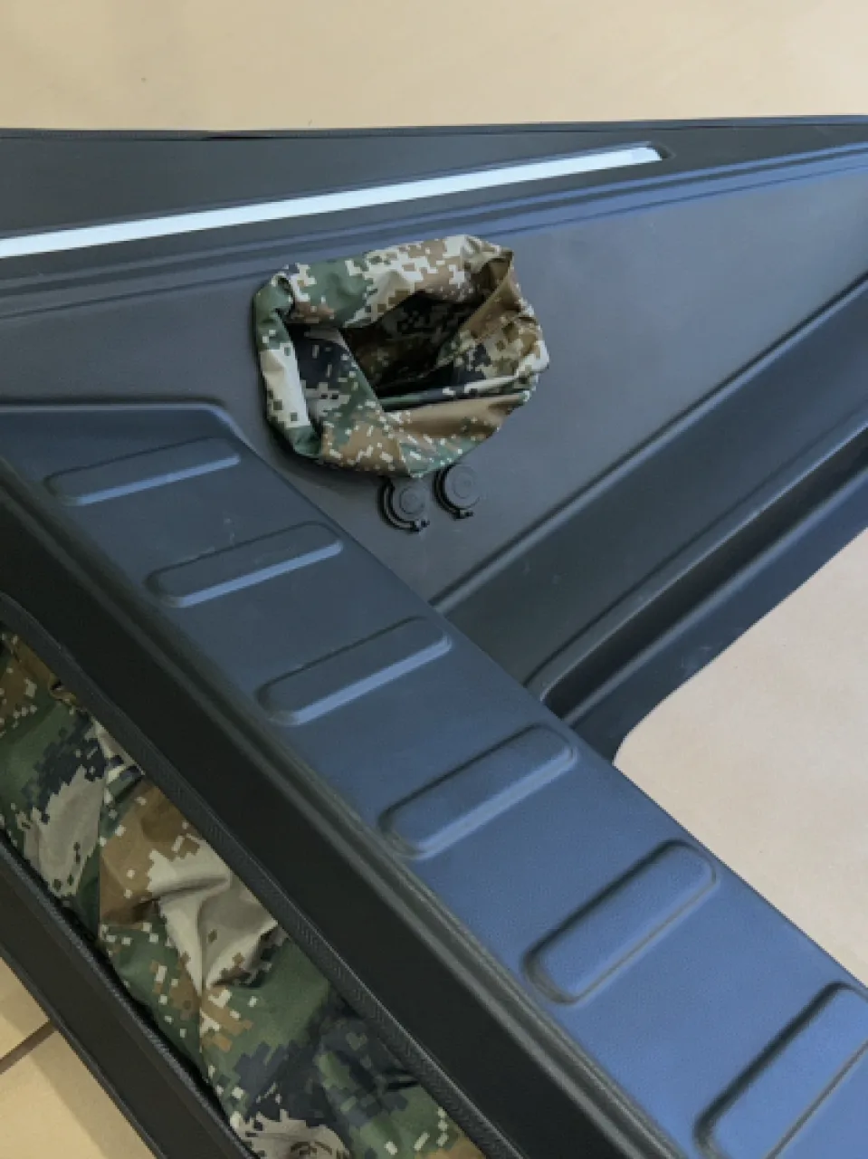 Upper dashboard assembly