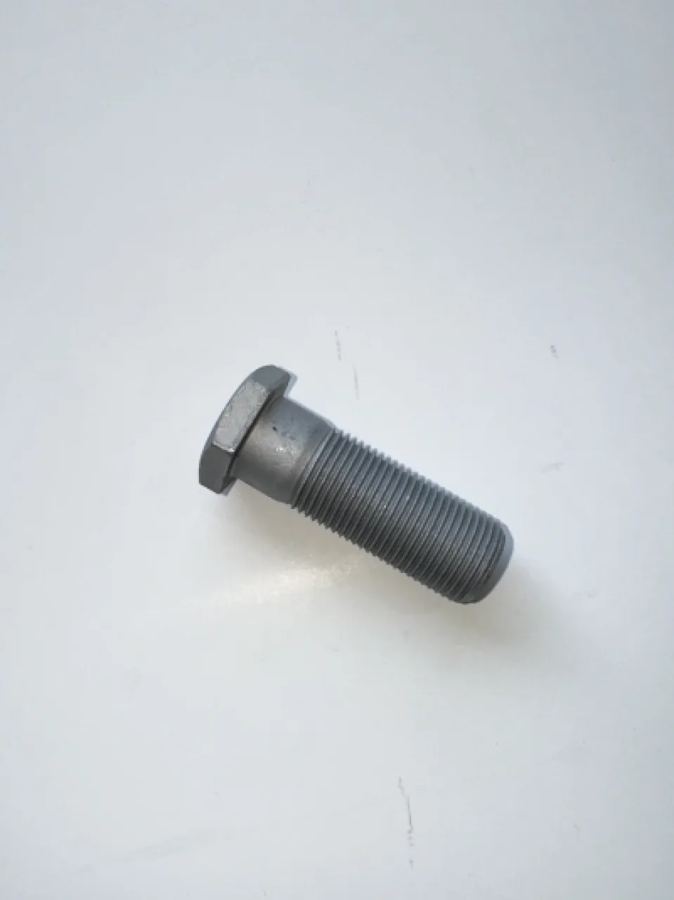 Hub bolt