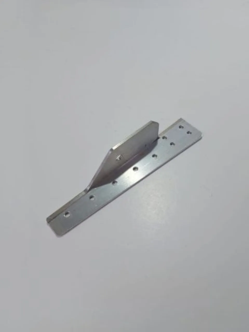 Reinforcement for front gas strut (driver side)
