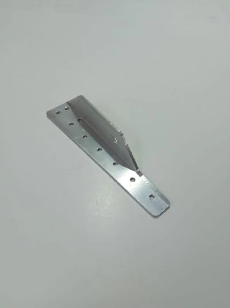 Reinforcement for front gas strut (passenger side)