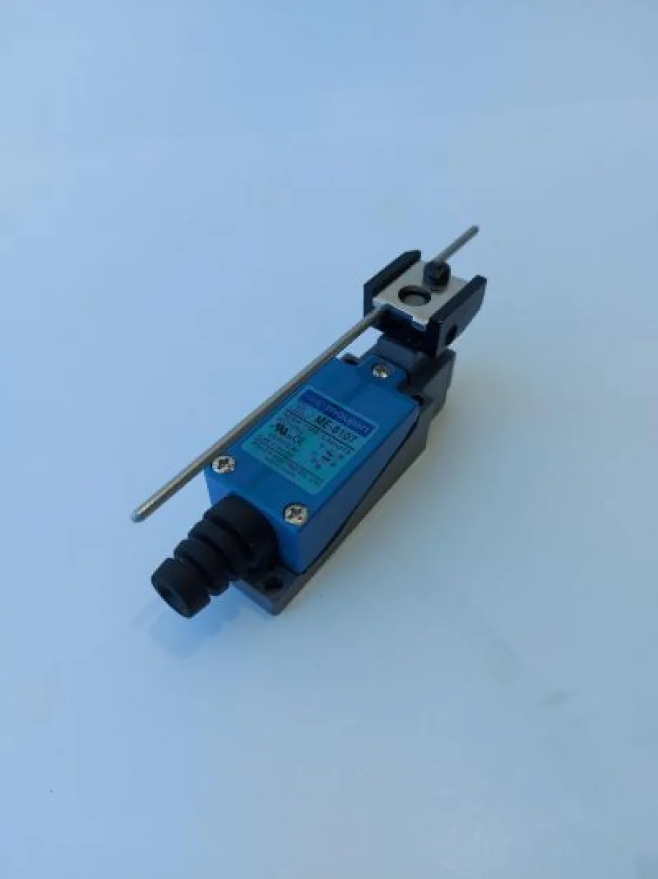 Clutch pedal safety switch