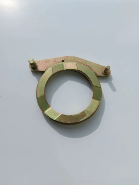 Right knuckle